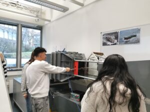 Schüler*innen im DLR School Lab